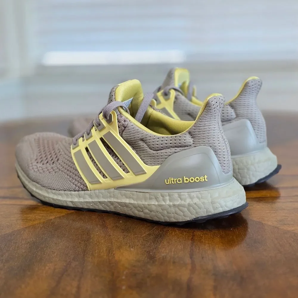 Adidas Ultraboost 1.0 Putty Beige Powder Yellow Black New JR3370 Men's Size 8.5